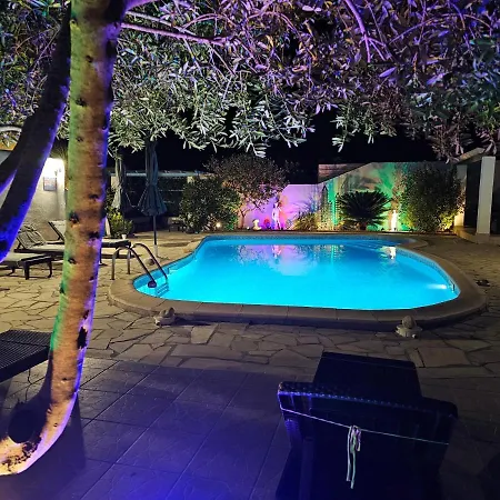 La Casa Del Arti - Chambres D'Hotes De Charme Avec Piscine Chauffee 4* סיג'אן