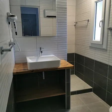 La Casa Del Arti - D'hotes De Charme Avec Piscine Chauffee Sigean