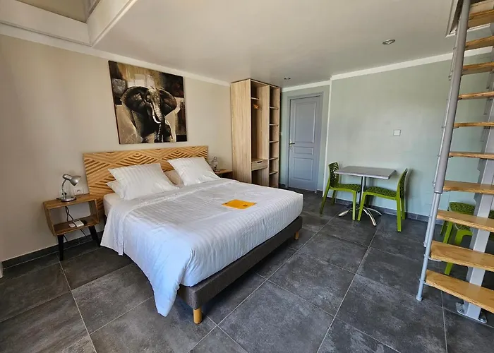 La Casa Del Arti - Hôtellerie&spa - Centre Bien-être Et Piscine Chauffée Alojamento de Acomodação e Pequeno-almoço