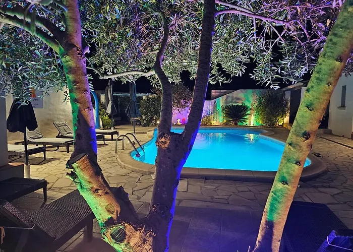 La Casa Del Arti - Hôtellerie&spa - Centre Bien-être Et Piscine Chauffée Alojamento de Acomodação e Pequeno-almoço