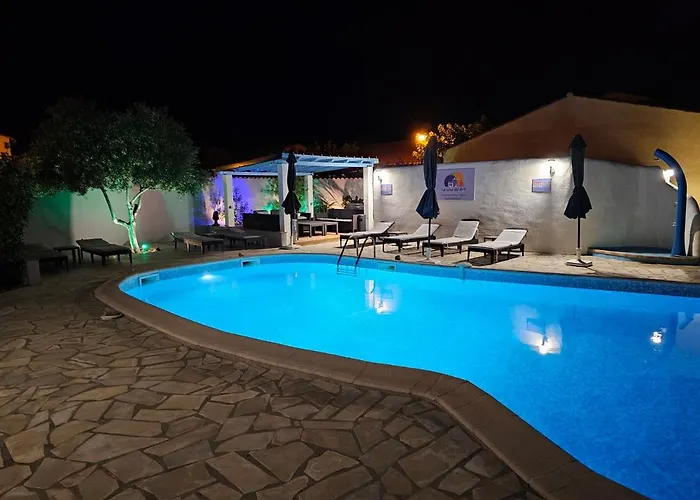 Alojamento de Acomodação e Pequeno-almoço La Casa Del Arti - Hôtellerie&spa - Centre Bien-être Et Piscine Chauffée 4*
