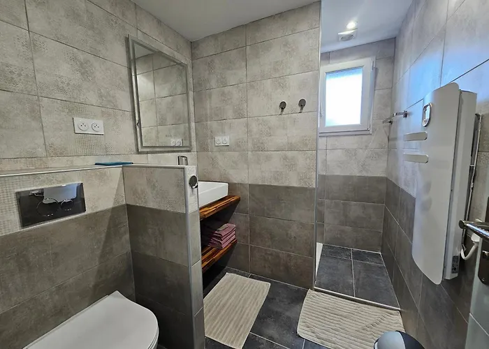 La Casa Del Arti - Hôtellerie&spa - Centre Bien-être Et Piscine Chauffée Alojamento de Acomodação e Pequeno-almoço Sigean